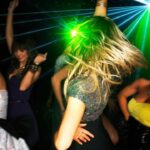 ‘Ik voel de blikken van de glazenwassers op mijn naakte lichaam’